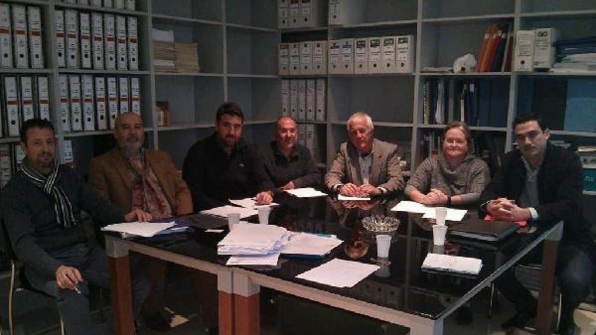 Reunión entre AUAN y el Ayuntamiento con la presidenta del colectivo y el alcalde (segunda y primero