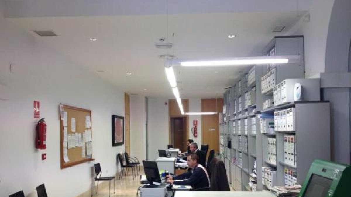 Oficinas y empleados del ayuntamiento zurgenero.e;clip:rect(469