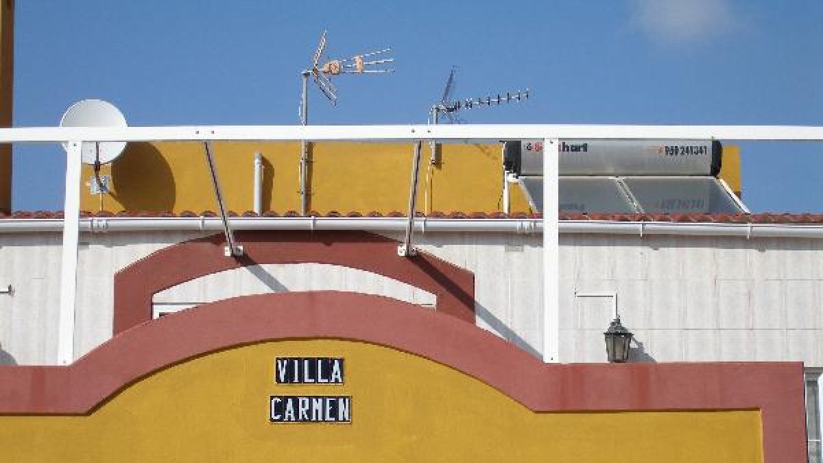 Una vivienda de Roquetas con placas solares.x,a