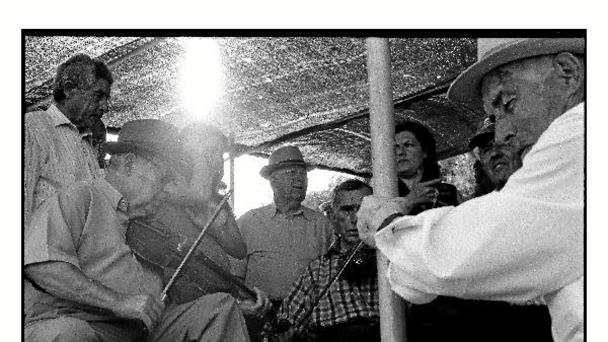 Imágenes de algunos pueblos almerienses reseñados en la publicación.tyle>.apqj{position:ab