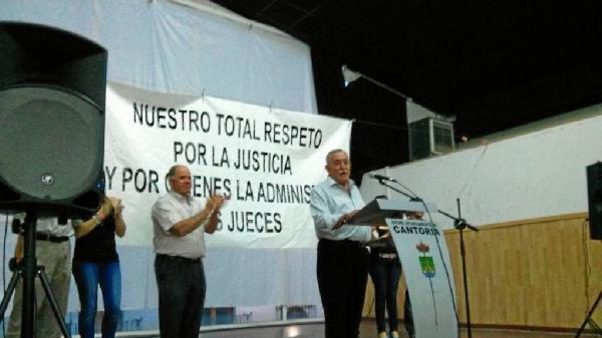 Llamas, durante el acto en el que dimitió como alcaldee;clip:re