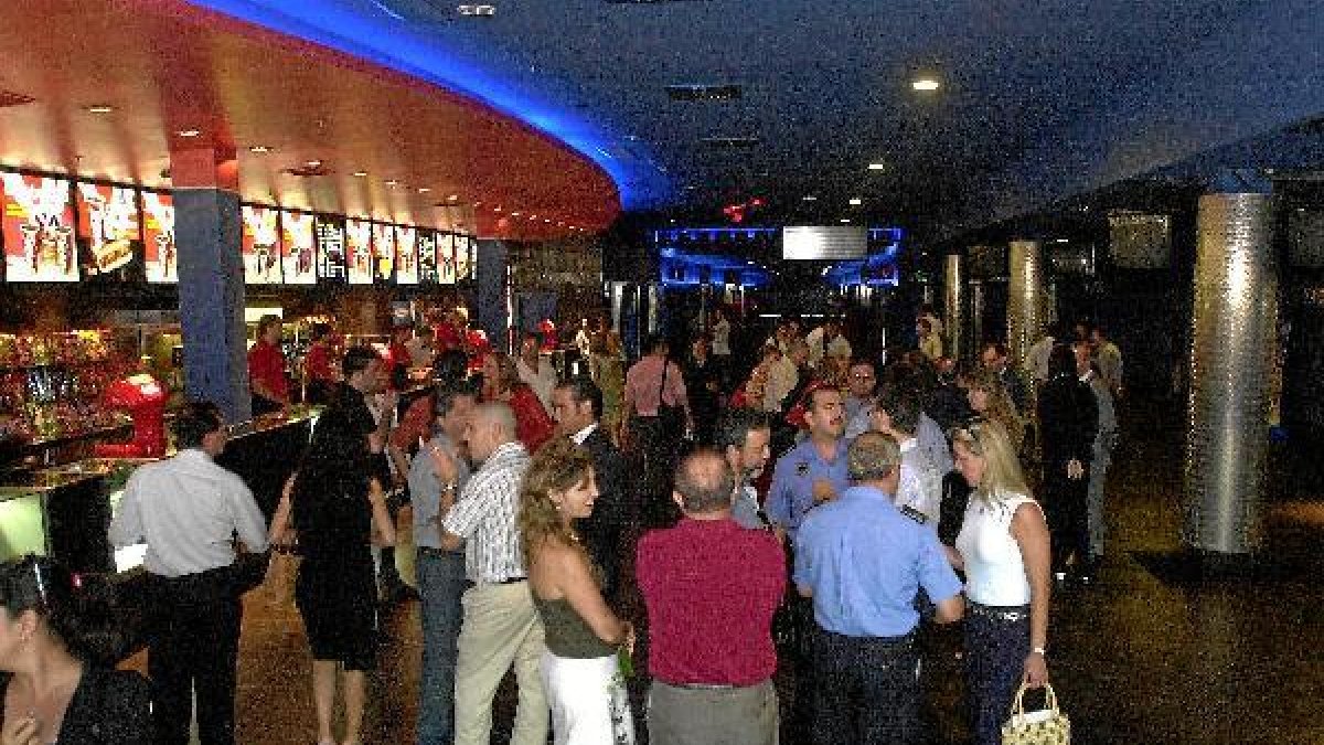 Espectadores en los cines Yelmo de Roquetas de Mar.e;clip:rect(