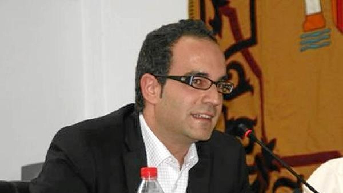 José Luis Amérigo, portavoz del PSOE en el Auyuntamiento de Carboneras.tyle>.apqj{position
