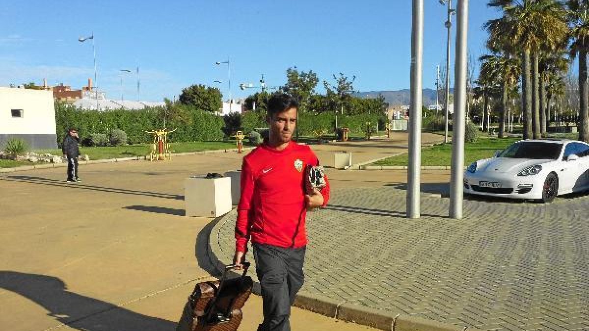 Suso, en la salida del Almería a Santanderx,aut