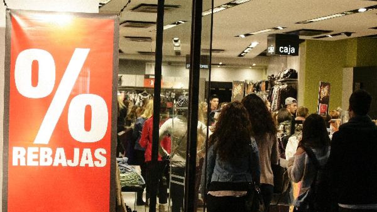 Ciudadanos de rebajas en el día de ayer.x,auto,