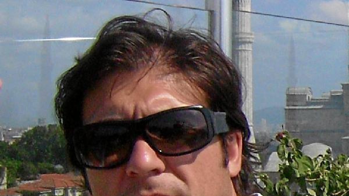 El autor trabaja en una antología sobre su poesía. e;clip:rect(