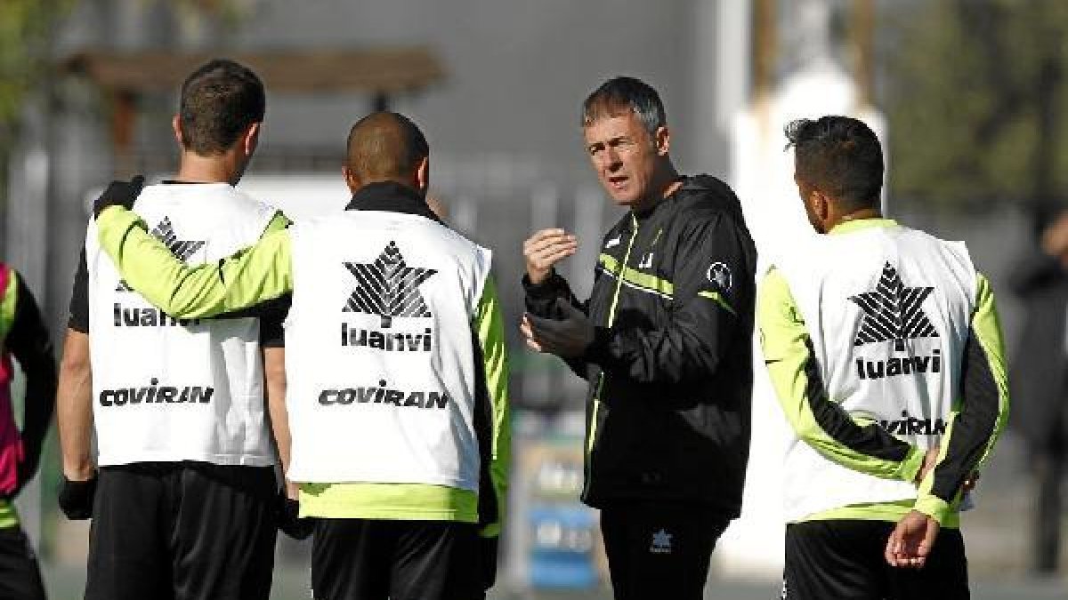 Lucas Alcaraz quiere hacer piña con sus futbolistas.e;clip:rect
