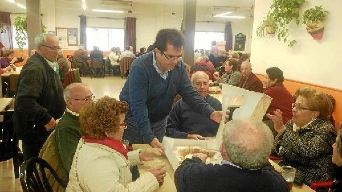 El alcalde en la reunión celebrada en Campohermoso.e;clip:rect(
