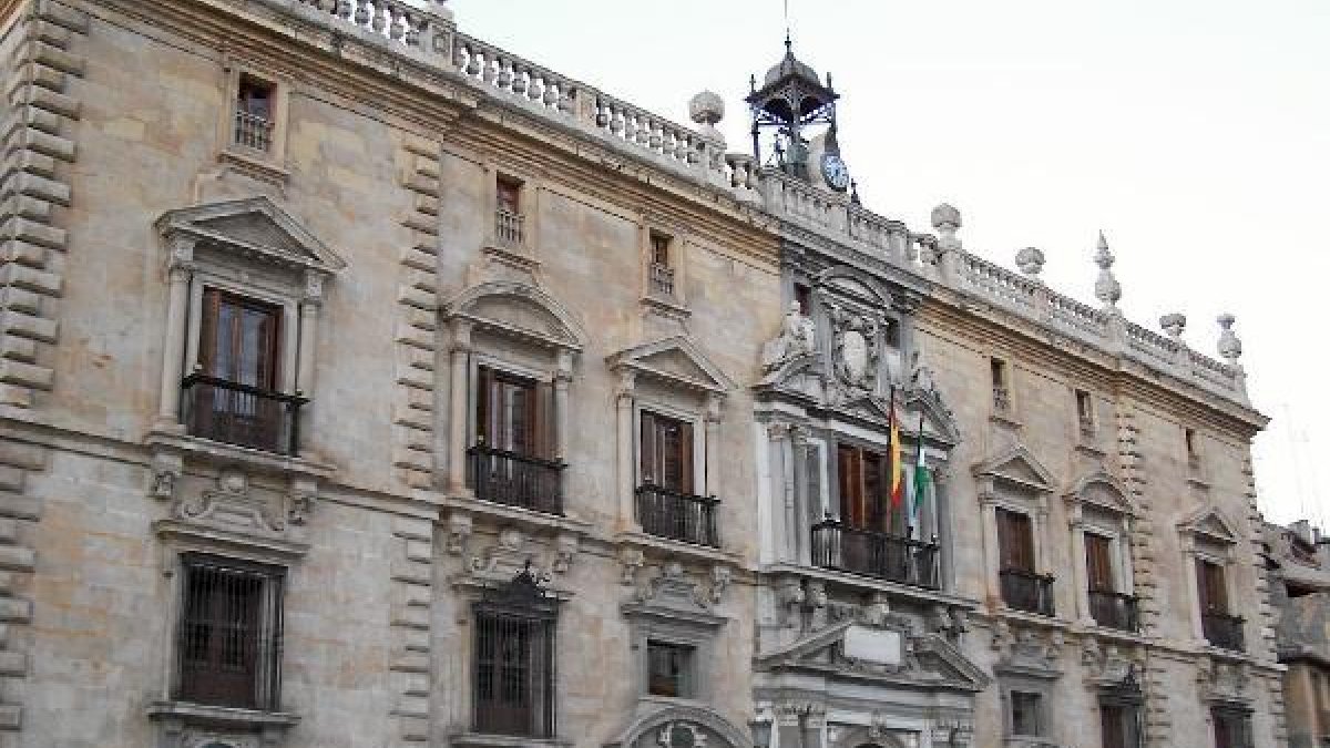 Tribunal Superior de Justicia de Andalucía, con sede en Granada. tyle>.apqj{position:absol