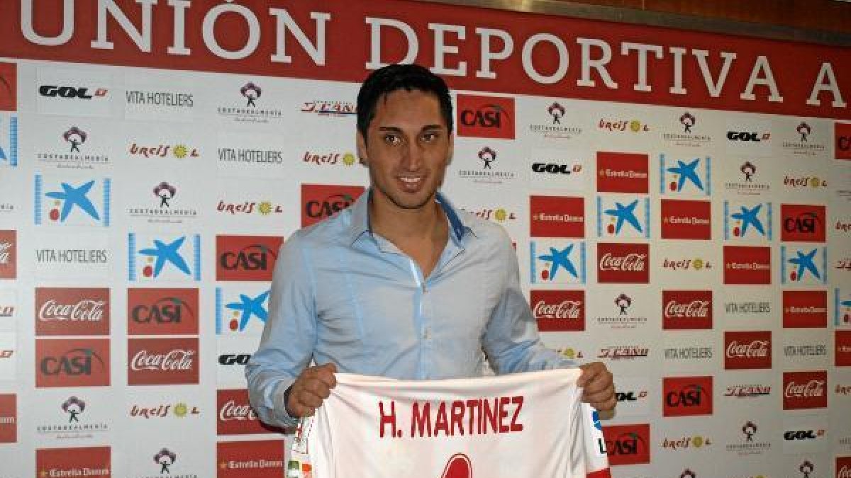 Hans Martínez llevará el 4 que dejó Pellerano.
