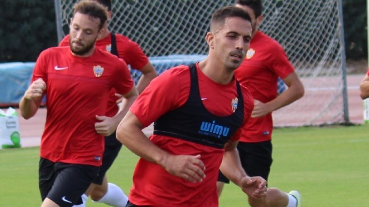 Isidoro se abre hueco en la titularidad.