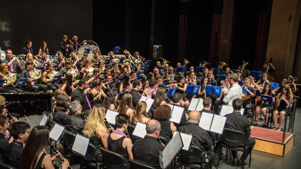 La banda sinfónica San Indalecio inaugura el 2017 musical.