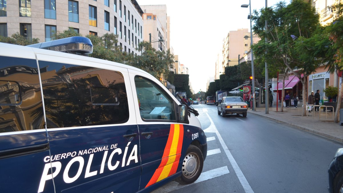 Una patrulla de la policía en la zona