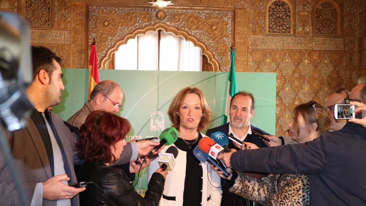 Carmen Ortiz, consejera de Agricultura, durante la reunión con periodistas de esta mañana.