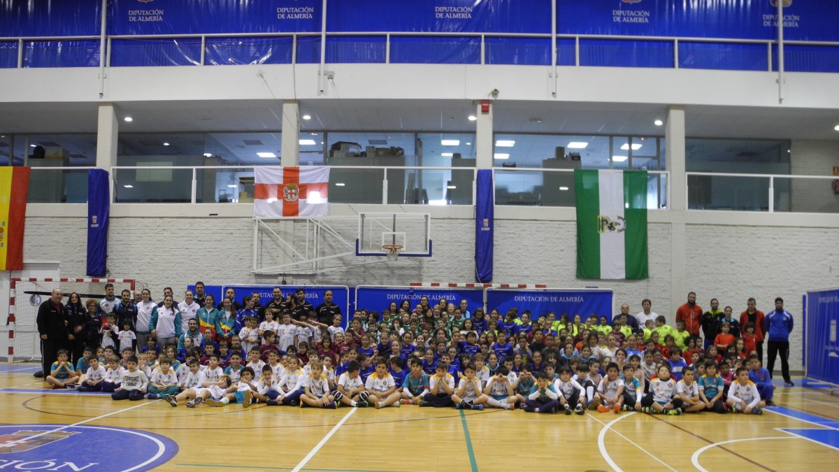 La gran familia del balonmano en el Moisés Ruiz.