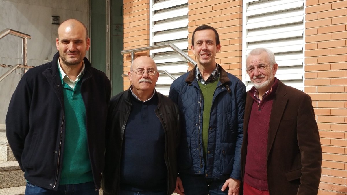 Visita del delegado (segundo por la derecha) al centro Hogar Indalo en Almería