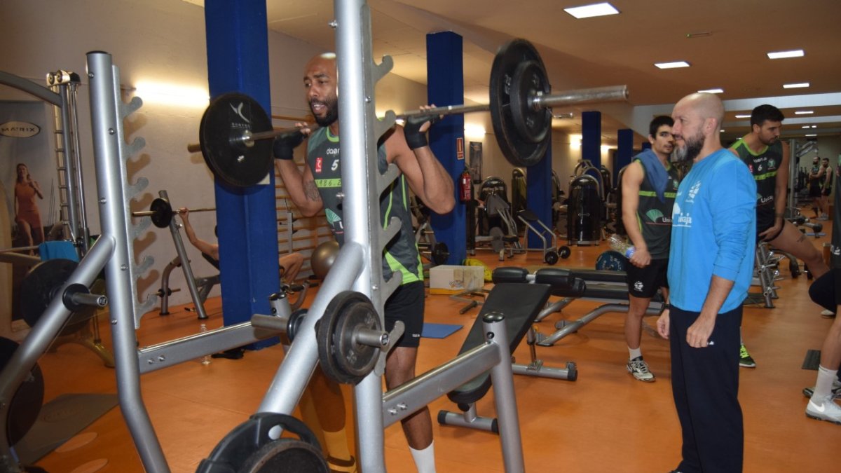 De Haro con Moisés Cézar en trabajo de gimnasio.