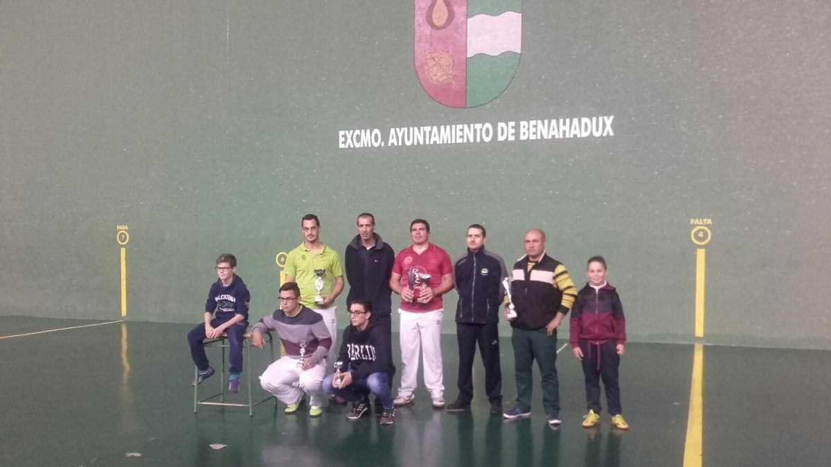 Los campeones en la pista.