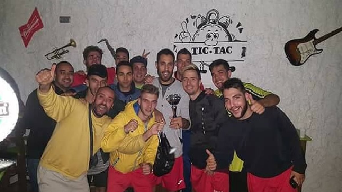 Los campeones celebrando el triunfo.
