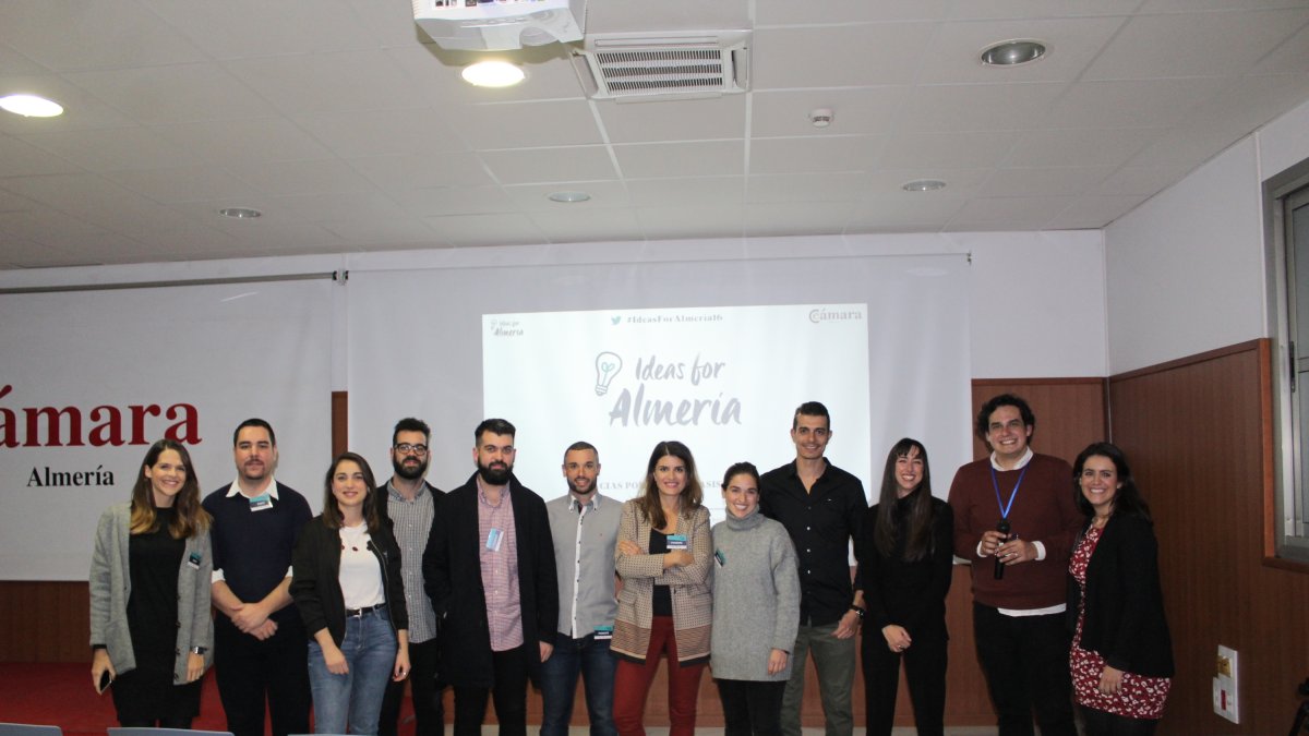 Ignacio Tirado, Isabel Cayuela, Laura Martínez, Jairo Ruiz, Marta de la Fuente, Macarena Pérez, Javier Morillas y Anto López junto a los organizadore