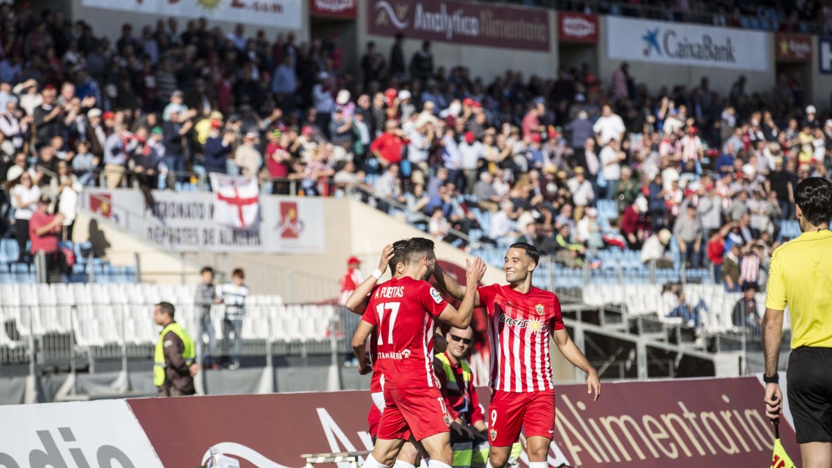 Fidel, Puertas y Quique festejando el 1-0 al Mallorca.