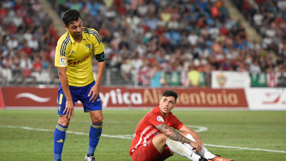 Ximo Navarro parece esperar destino.