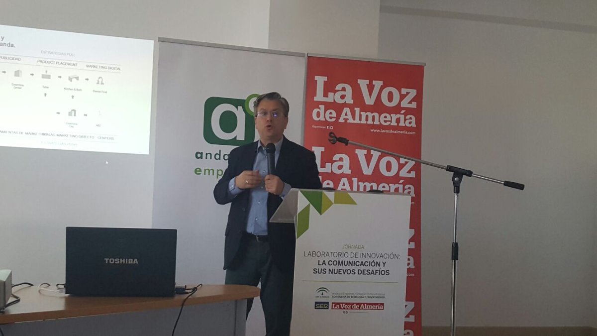 Santiago Alfonso, director de Marketing de Cosentino.