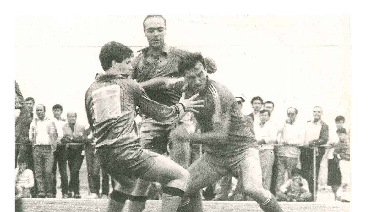 Pepe Callejón en un CD Roquetas-Poli Almería en La Algaida.