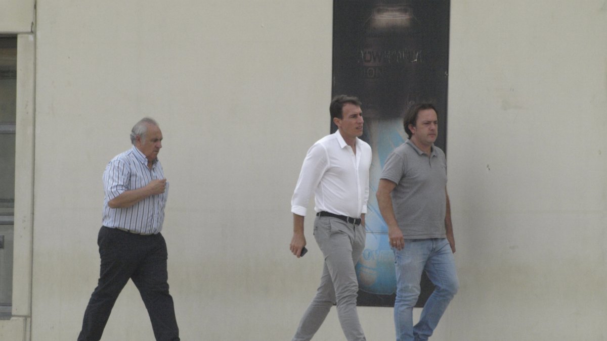 Alfonso, Catalina y Fernández, en el campo Anexo.