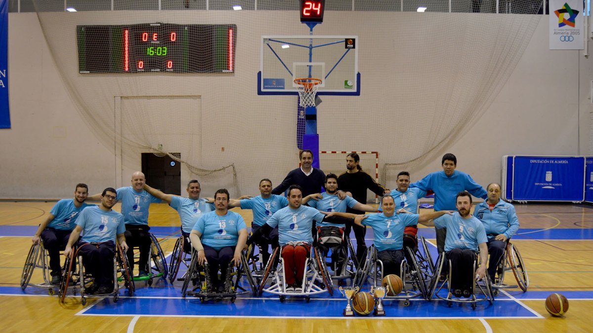 El concejal Juanjo Segura con el Cludemi.