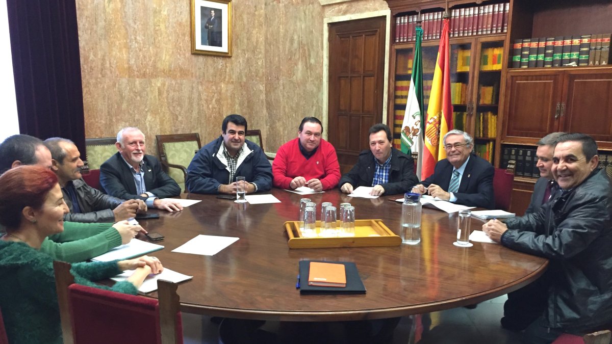 Reunión de la Mesa del Agua con el subdelegado del Gobierno