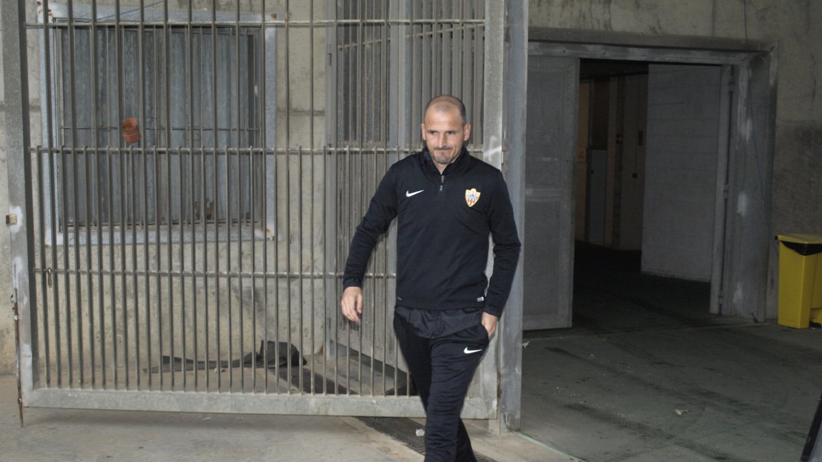 Soriano saltando al Anexo este viernes.