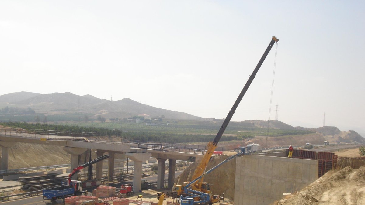 Las obras empezaron a ejecutarse en 2004 en el levante almeriense y la vía de peaje se inauguró en 2007.