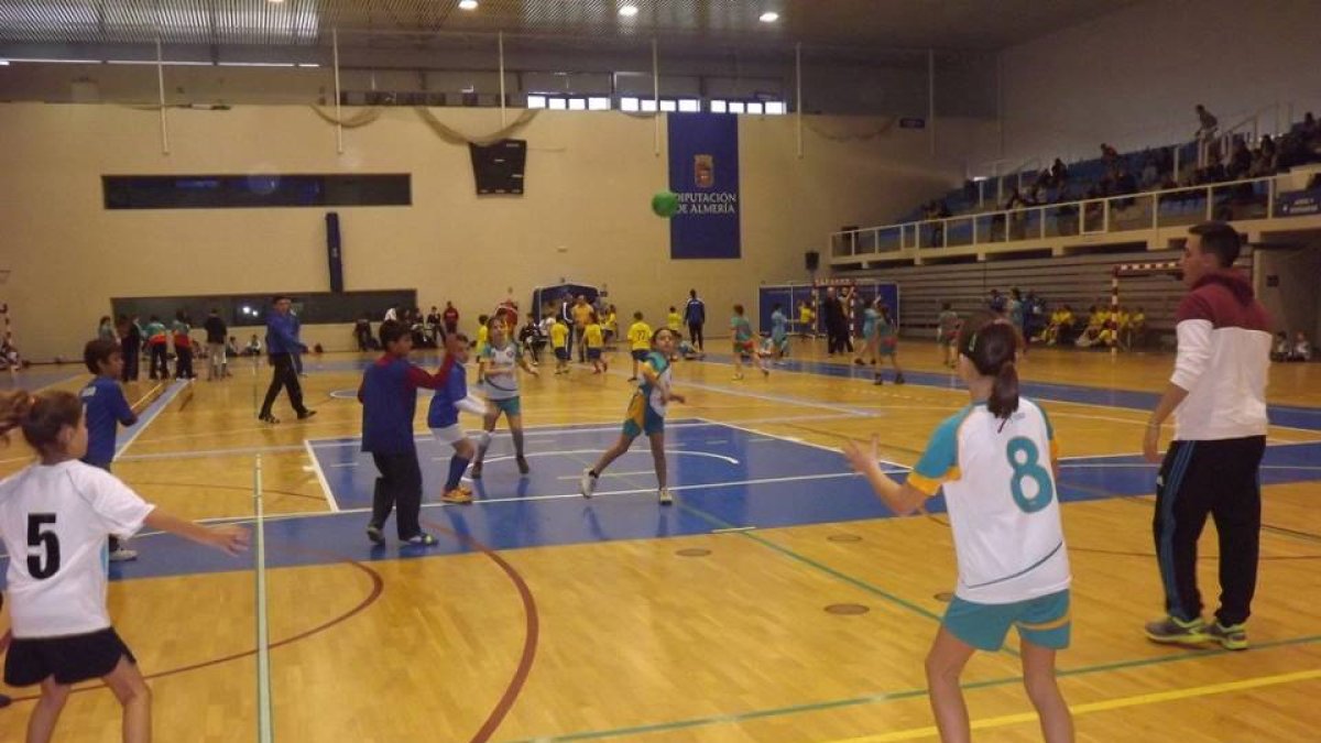 Balonmano a 5 en el Moisés Ruiz.
