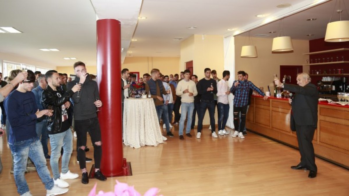 Ni el propio Alfonso sabe bien lo que pasará mañana.