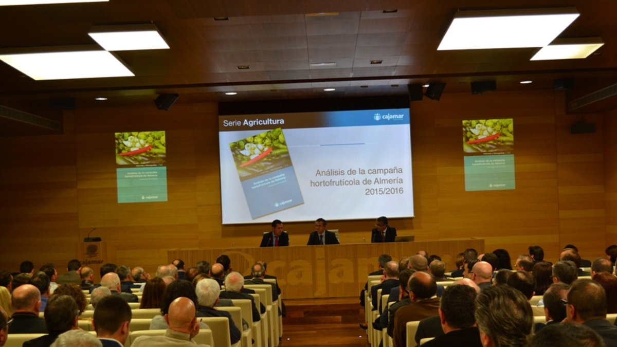 Mucha asistencia en la presentación del informe