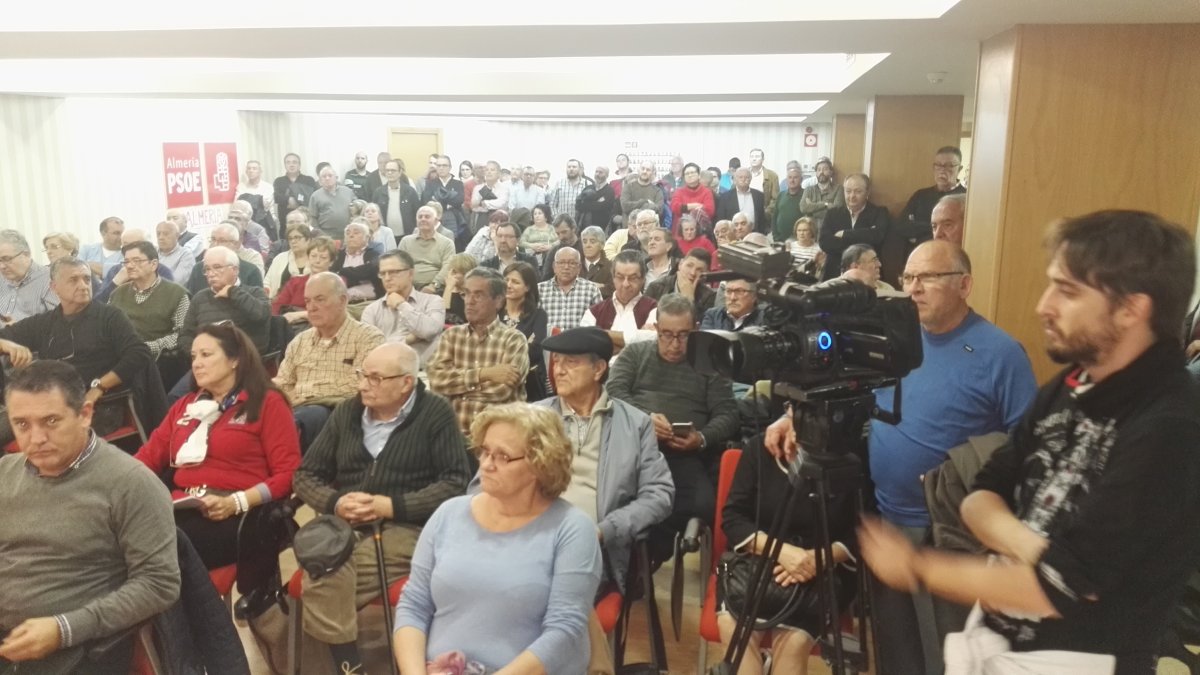 Aspecto general de la reunión de anoche.