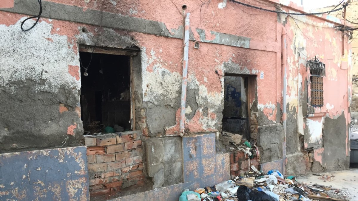 Una de las casas en ruina que denuncia el PSOE.
