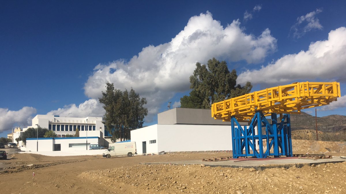 Estado de las obras del nuevo eficio. En primer plano, la base de la futura ‘Mujer del Almanzora’ de Antonio López.