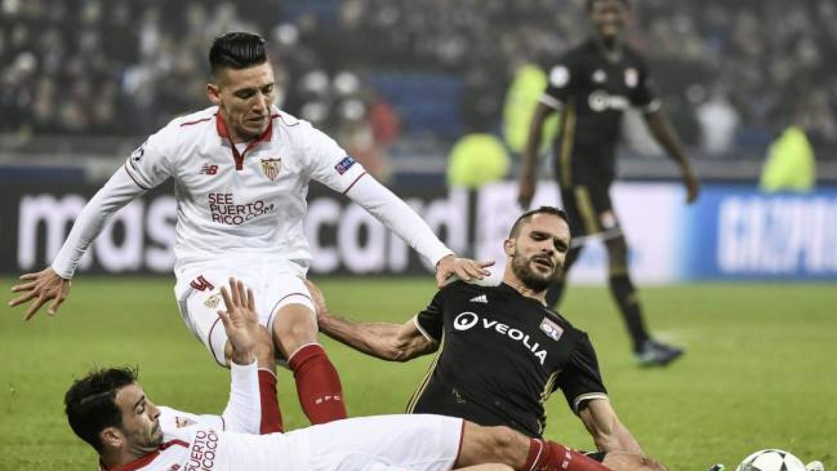 El Sevilla aguantó en Lyon y pasó.