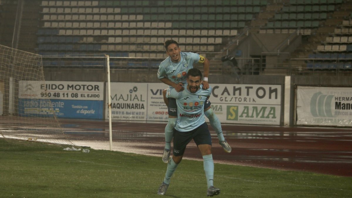Los celestes celebrando un gol.