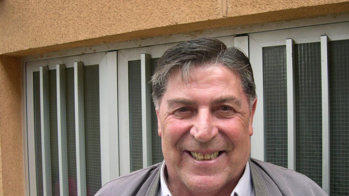 Antonio Franco Navarro hizo un campo de fútbol con la ayuda de los almerienses.