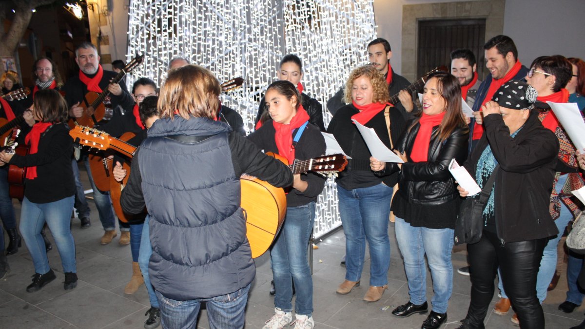 La Asociación Musical Beviart puso la banda sonora al acto.