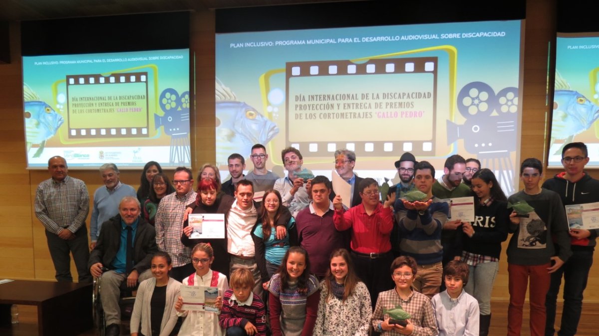 Foto de familia de los premiados en esta tercera edición del certamen ‘Gallo Pedro’.