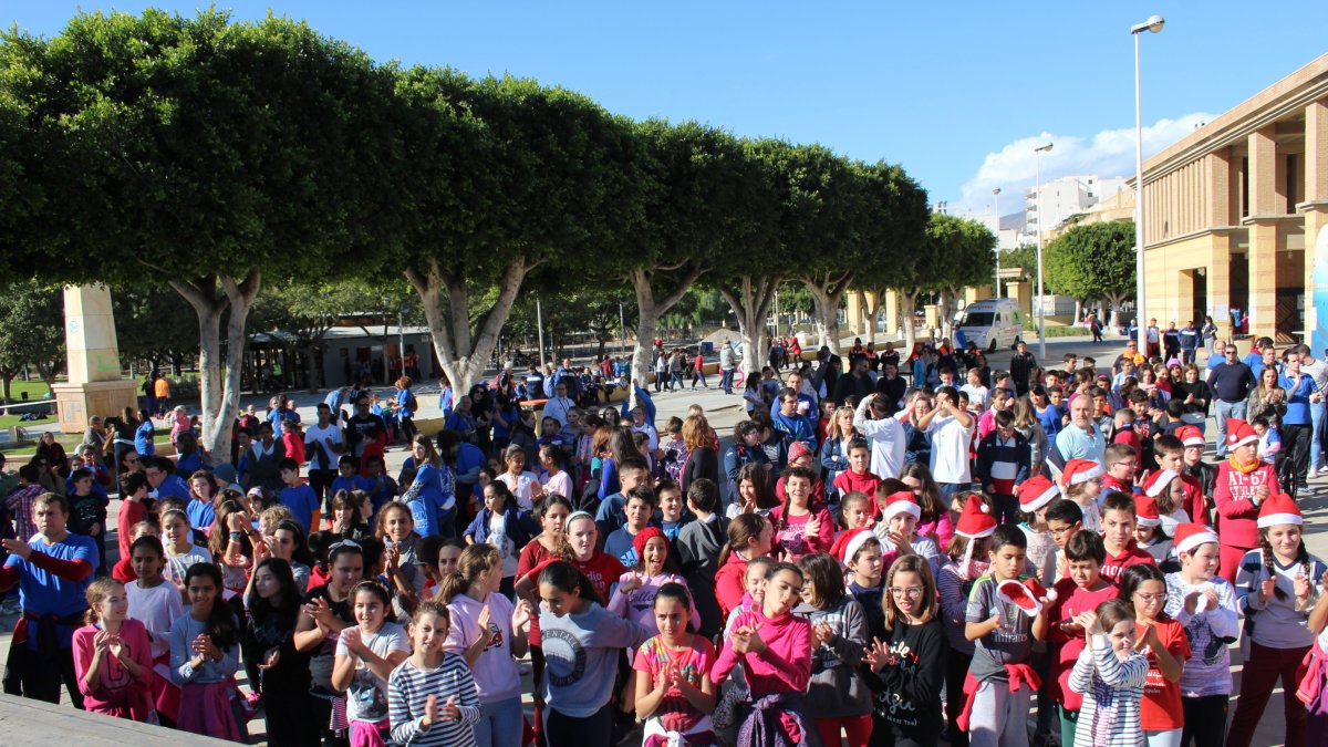 NIños participantes en la fiesta del deporte inclusivo organizada por Asprodesa.