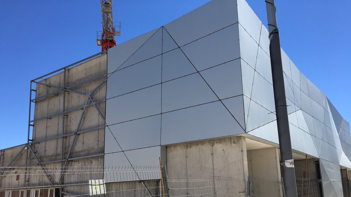 Aspecto de la fachada del nuevo centro de salud.