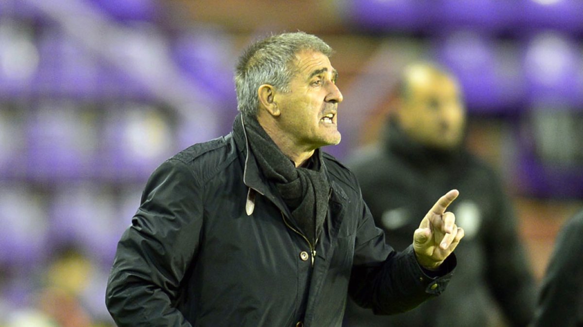 Paco Herrera no acabó contento con el empate.