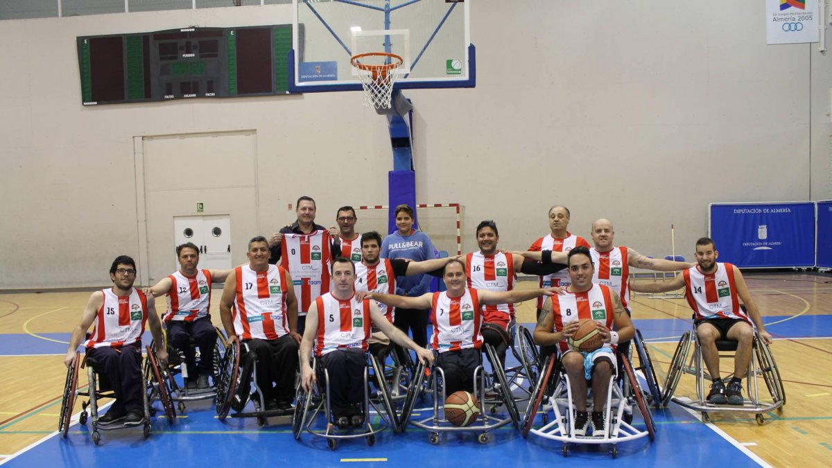 La plantilla del CLUDEMI con el doctor Martín García.