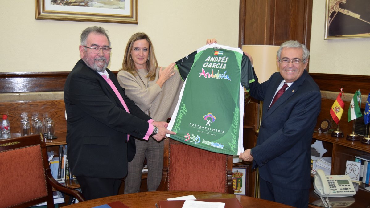Unicaja Almería y Subdelegación contra la violencia de género.