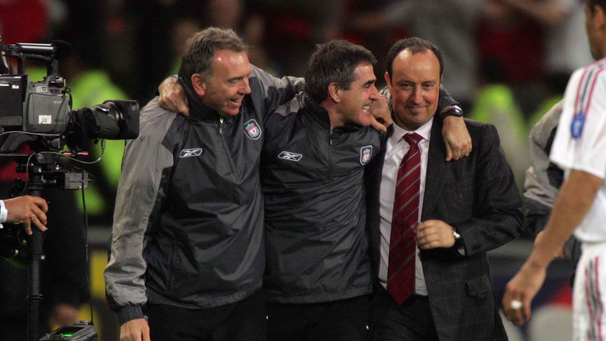 Paco Herrera con Rafa Benítez celebrando la Champions.